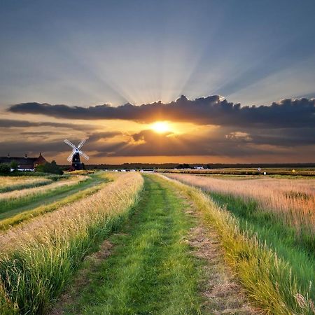 Superb Stokesby Barn Apartment - Norfolk Broads & Norwich Εξωτερικό φωτογραφία